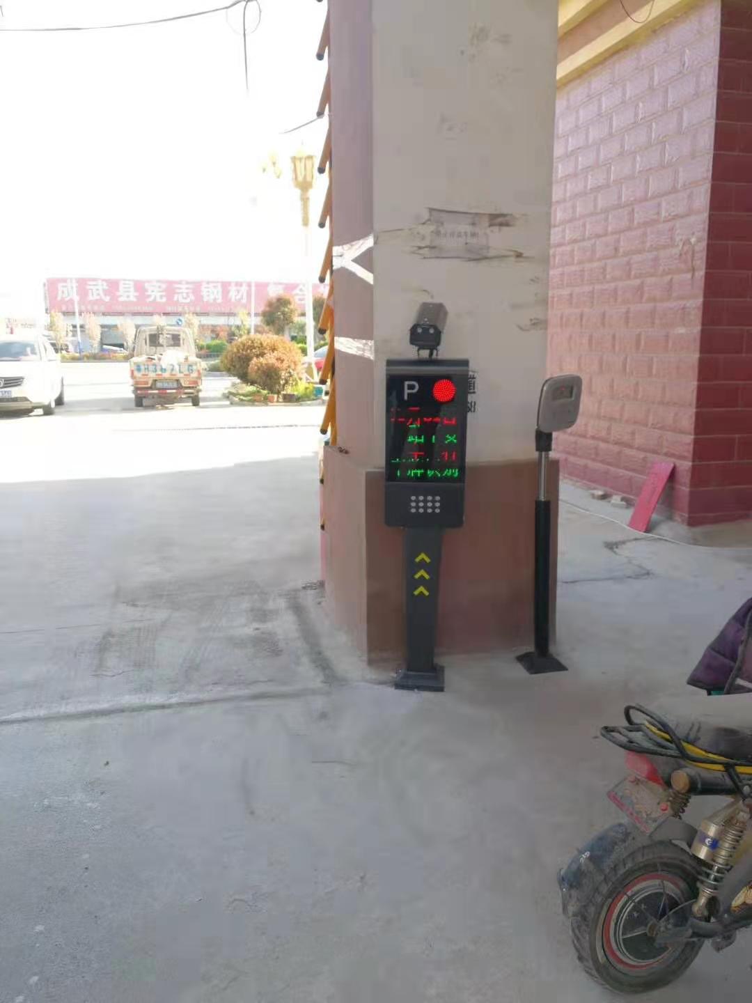 文安生产伸缩门厂家/电动门安装/文安广告门批发/济南鼎力起落杆